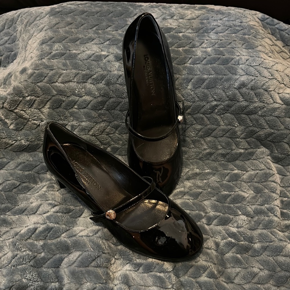 Never worn Louis Vuitton patent leather